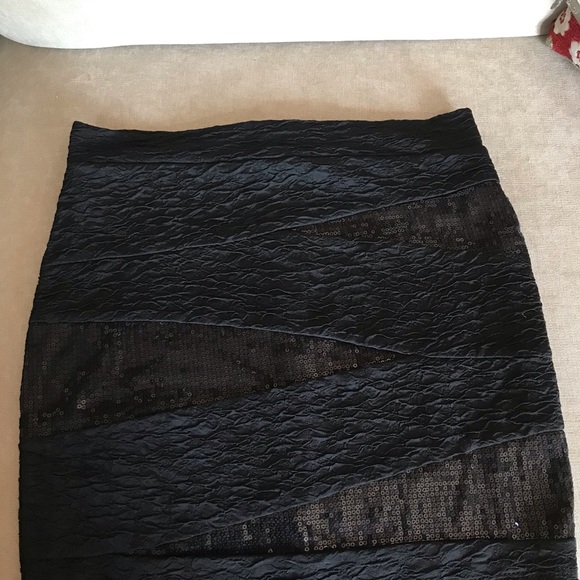 Forever 21 bandage style sequin mini skirt. - Picture 3 of 9